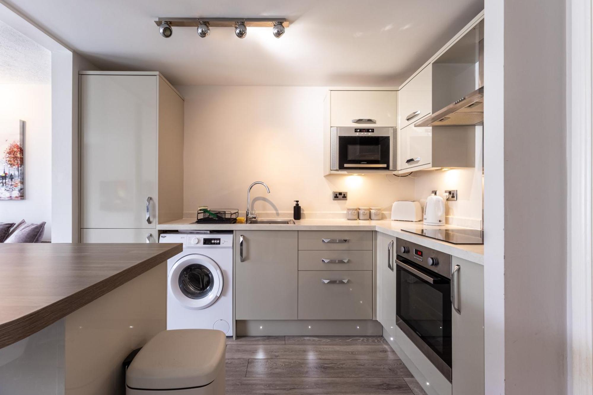 Modern 2 Bed Apartment Near Gatwick Crawley  Eksteriør bilde