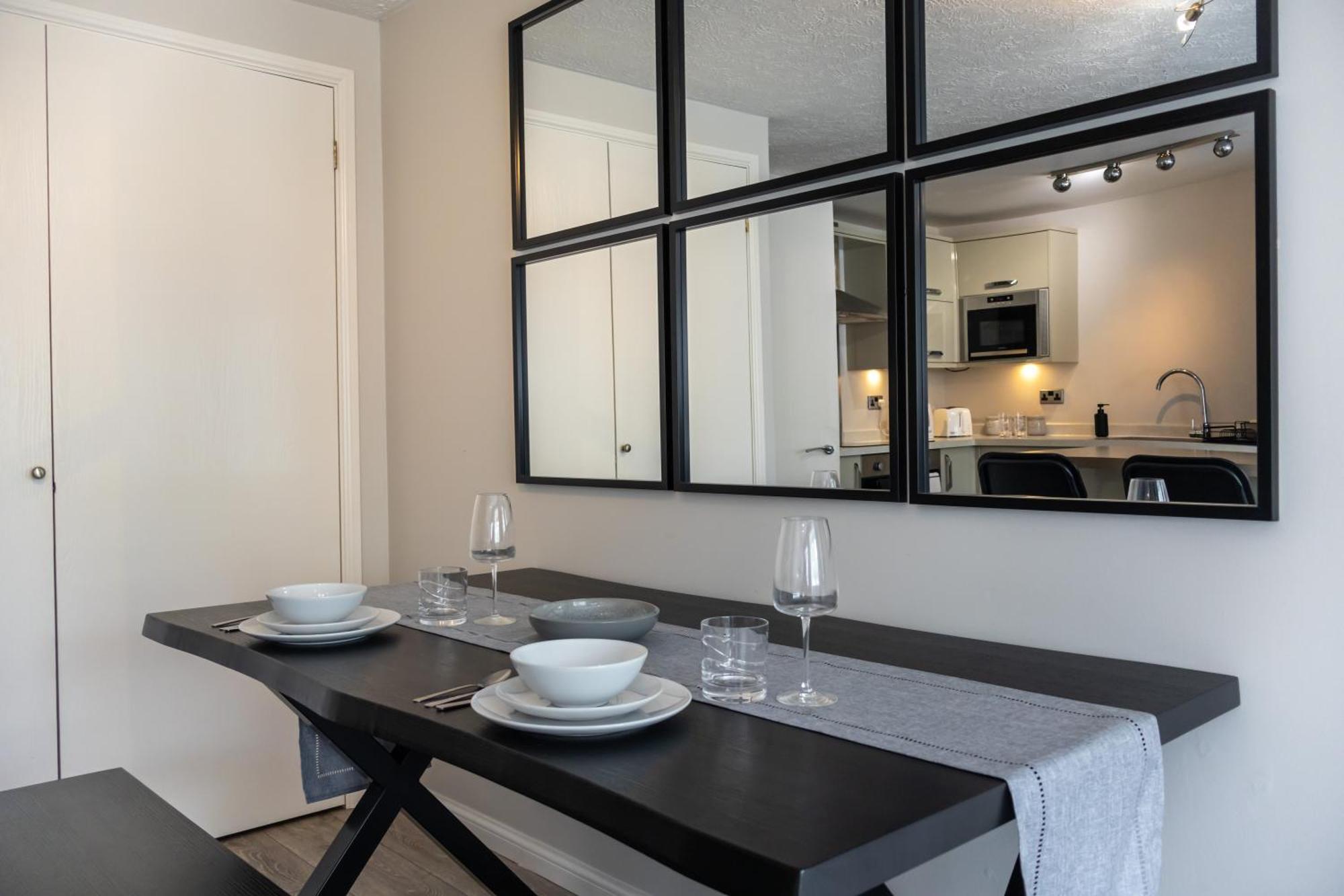 Modern 2 Bed Apartment Near Gatwick Crawley  Eksteriør bilde