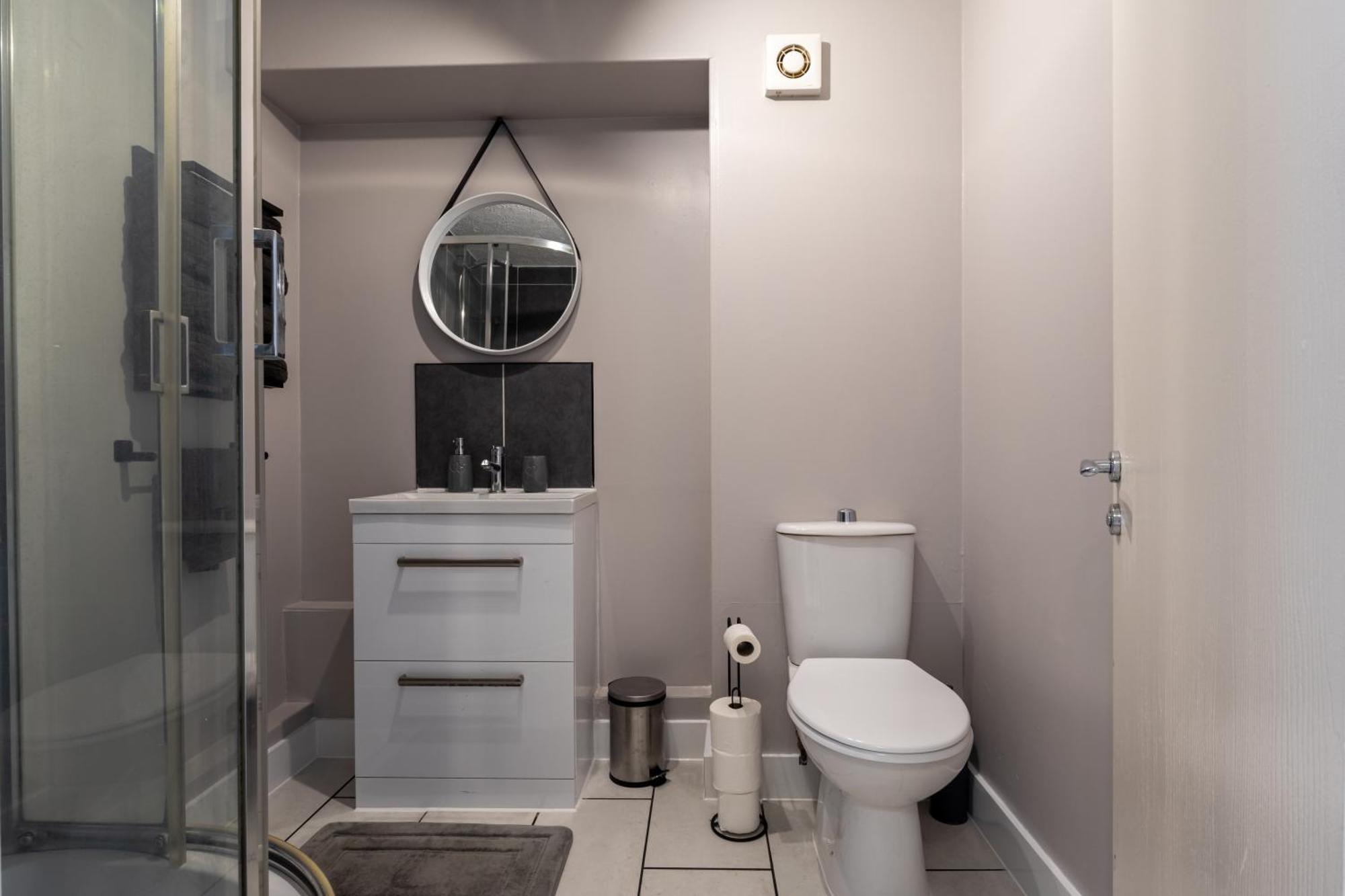 Modern 2 Bed Apartment Near Gatwick Crawley  Eksteriør bilde