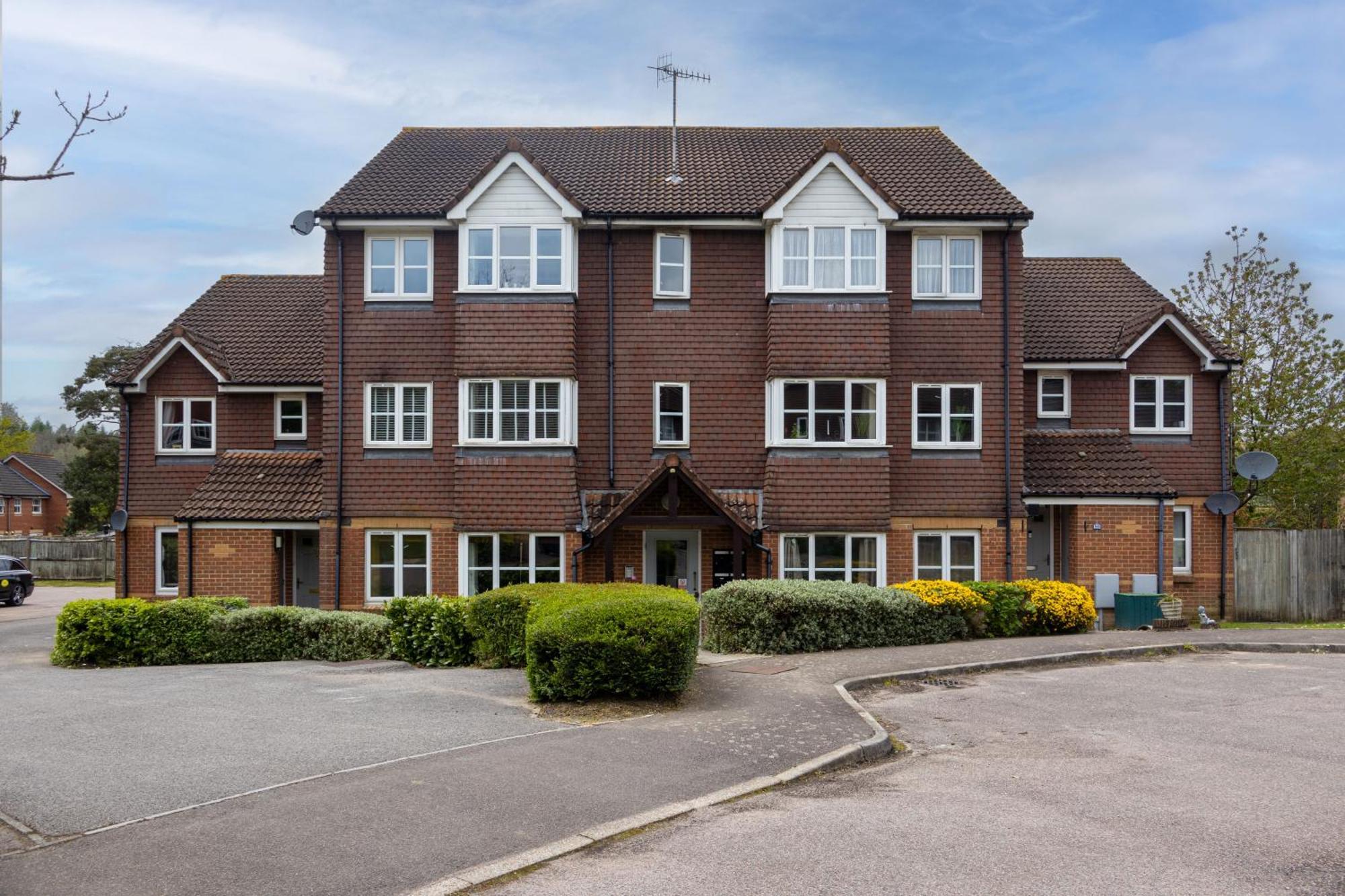 Modern 2 Bed Apartment Near Gatwick Crawley  Eksteriør bilde