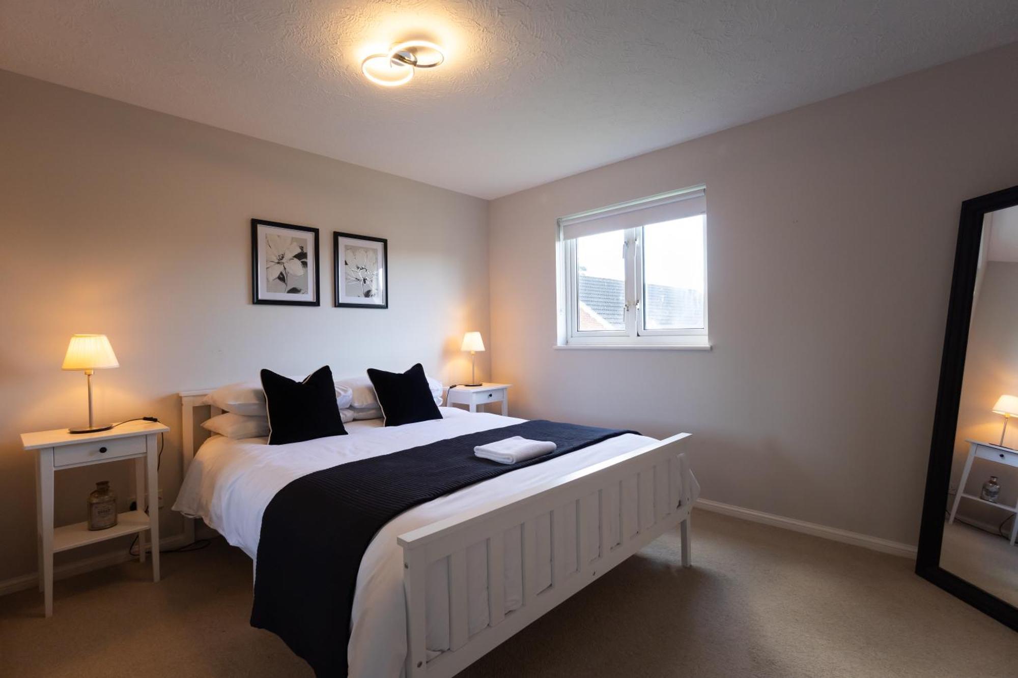 Modern 2 Bed Apartment Near Gatwick Crawley  Eksteriør bilde