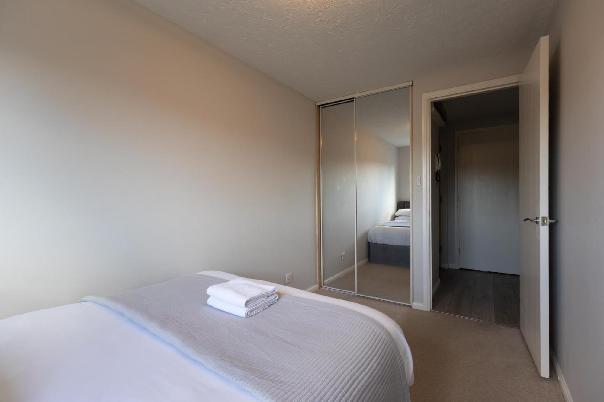 Modern 2 Bed Apartment Near Gatwick Crawley  Eksteriør bilde