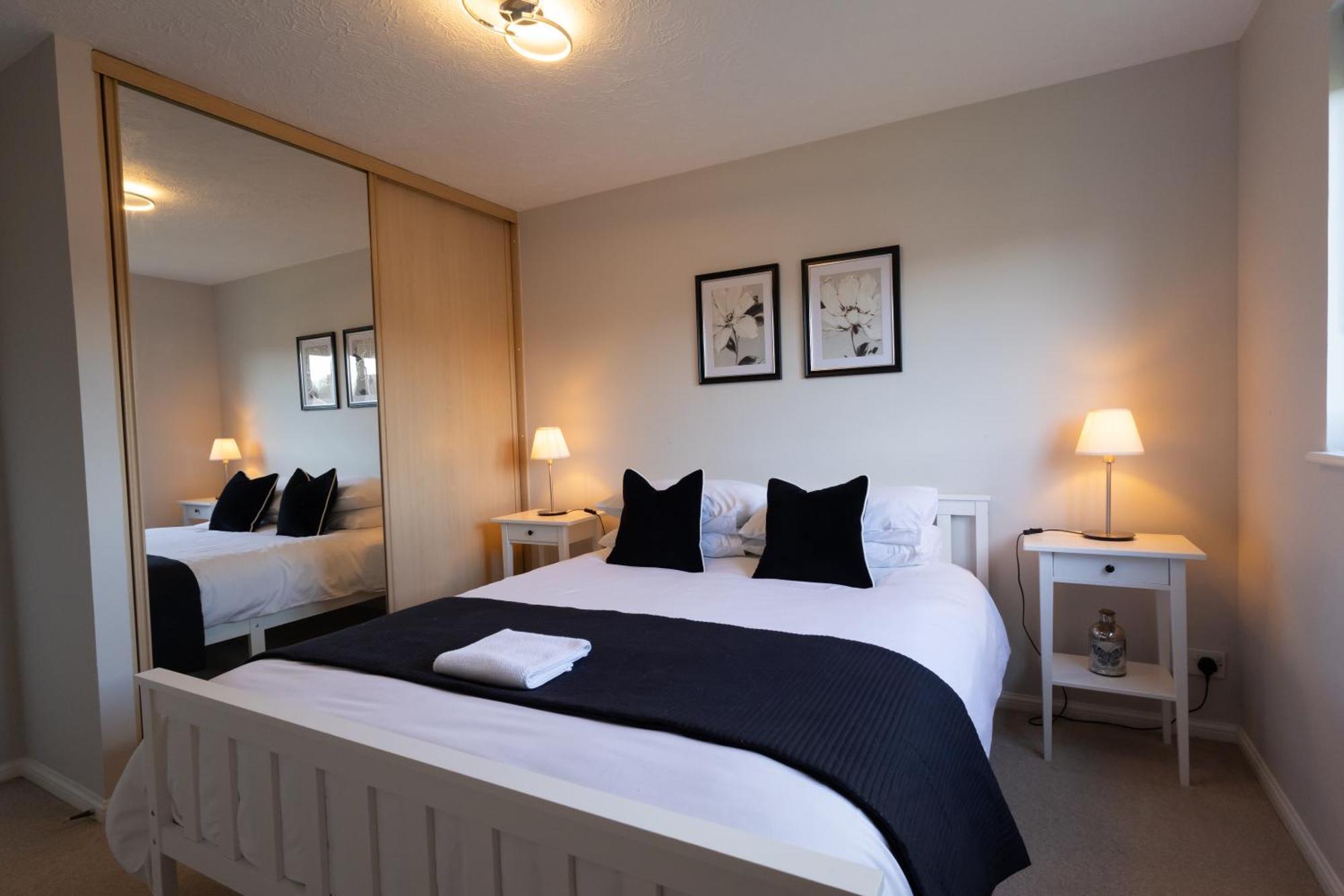 Modern 2 Bed Apartment Near Gatwick Crawley  Eksteriør bilde
